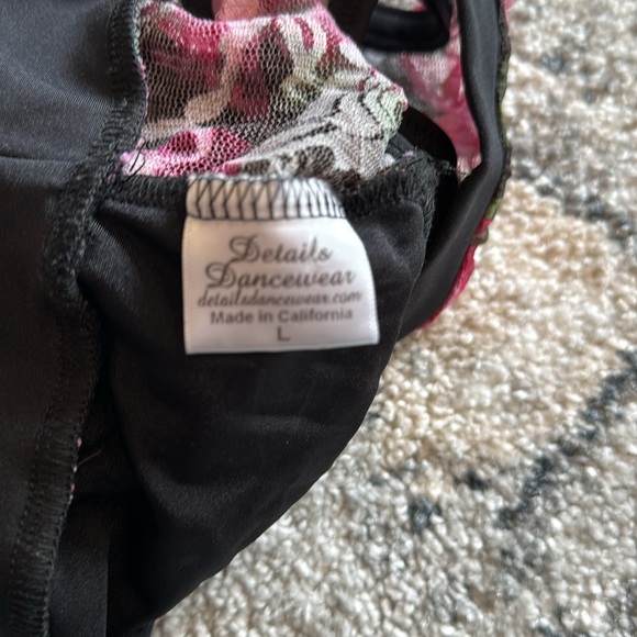 Details Dancewear Set - Picture 5 of 6